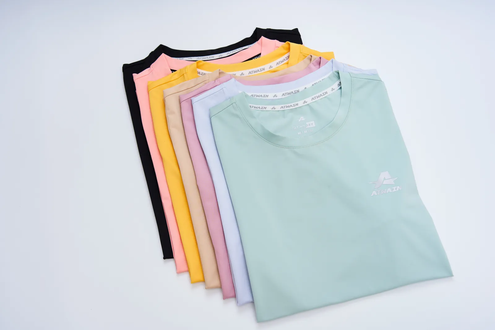 白背景服飾商品照範例:多色扇形排列